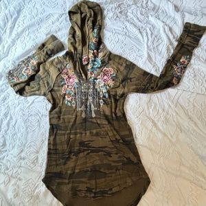 Johnny Was Axton Embroidered Thermal Waffle Camo Hoodie